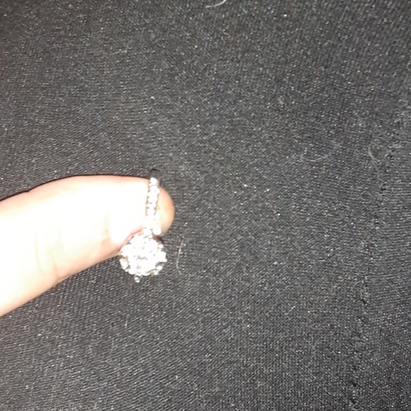 Size 9 ring - Picture 4 of 5